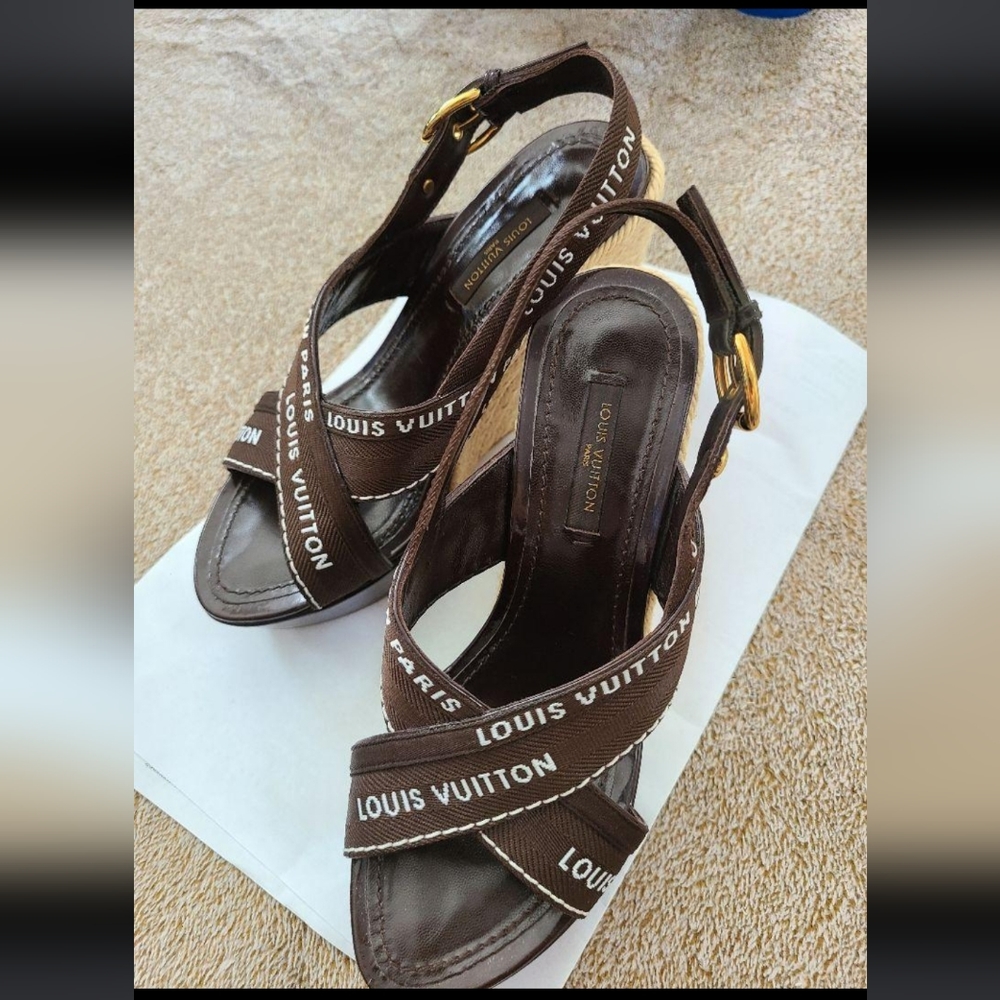LOUIS VUITTON BROWN WEDGE TULIPE SANDALS